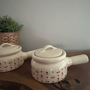 French Onion Soup Bowls with Handle Lid Tulip Design Cream cottage set of 2
